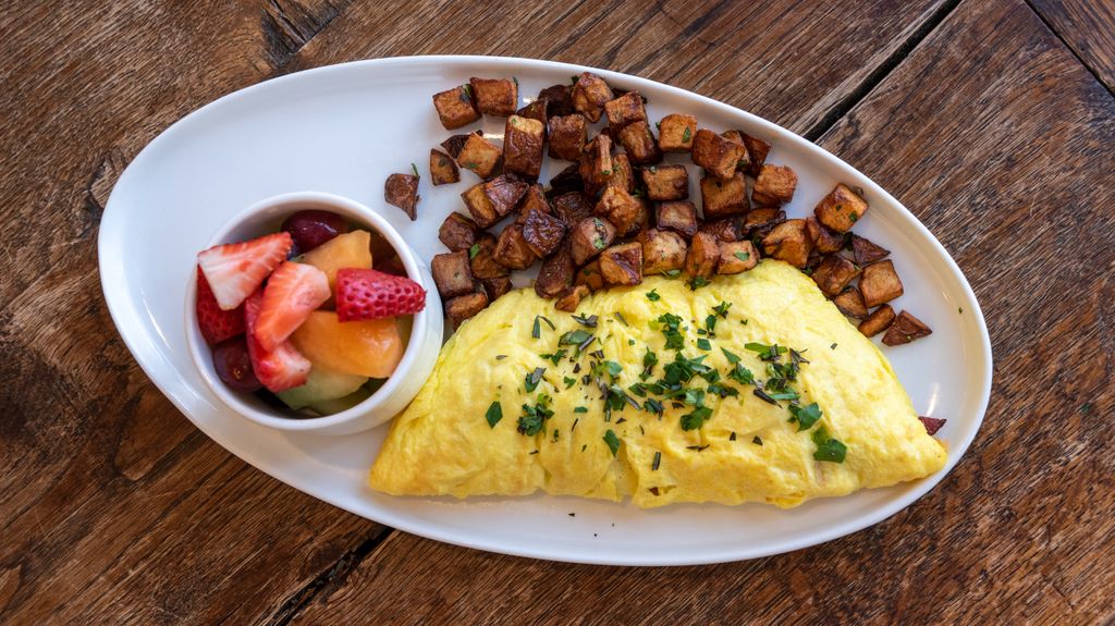 Whether you’re craving fresh fruit, a protein packed power bowl, or classic eggs benedict, join us for #SundayBrunch!