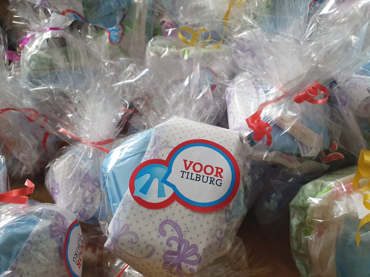 KimMathura's tweet image. Pakjes uitgedeeld in #Tilburg. #menstruatie-#armoede onder de aandacht gebracht! Heb jij daar ooit van gehoord?