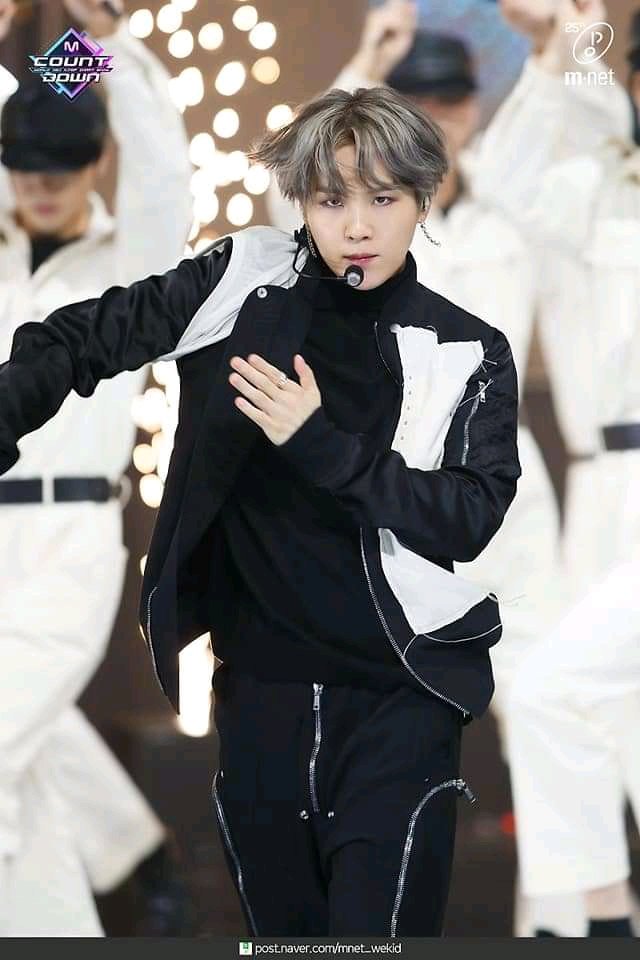 ICE171109's tweet photo. Advance happy birthday yoongiii🎂🎉 https://t.co/hsNcqkbYEu