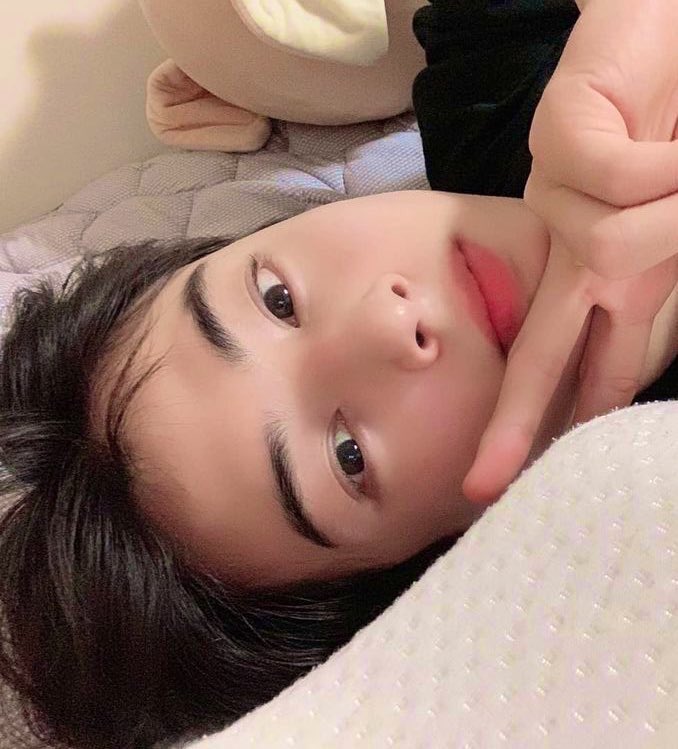 gntr_al's tweet photo. Haloo, udh malem ya. Nama gua Abraham Guntur Alvaro. Panggil aja guntur/al, sayang jg boleh haha, ga deng terserah. gua newbie parahh disini, ajarinn dong :’) mutualan hayyu ah meluncur. 
Rt = Fb
Dm= everything :) ajarin gua pls.
#roleplayerindonesia #Mutualankuy #roleplayer https://t.co/PRev5CdNx7