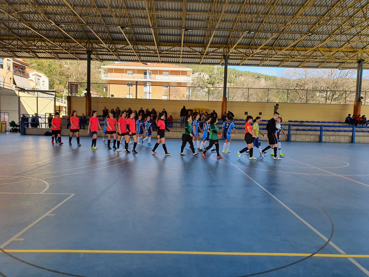 aebellsport's tweet photo. #aebff #aeb0803 Resultats del cap de setmana:
⚽️ Benjamí escolar 1 - 8 Enric d'Ossó
⚽️ Jesus i Maria 3 - 0 Cadet escolar
⚽️ Vallirana 3 - 2 Cadet (Copa Catalunya) https://t.co/nQ0jWLvUG1