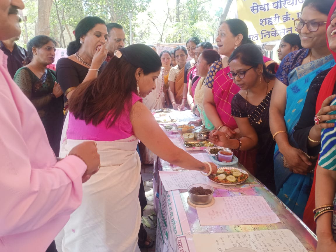 IndorePoshan's tweet photo. Launch of #PoshanPakhwada2020. As a mark of respect to women, varieties of delicious food items prepared by the Husbands of female workforce of Dept of W&amp;CD were displayed for all to cherish. #HappyWomensDay2020 #SuposhitMP @ImartiDeviINC @smritiirani @narendramodi @PMOIndia https://t.co/94Vc9SCM6j