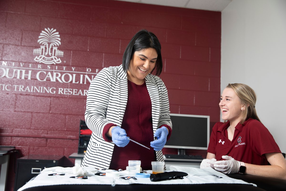 UofSC_AT's tweet image. Athletic trainers are not personal trainers. Unlike personal trainers, ATs follow a medical-based education model! @nata1950 #NATM2020challenge #HealthCareThroughAction