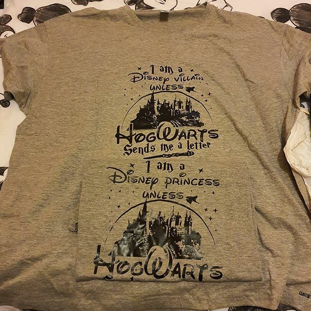 ForoNeverland's tweet photo. Las camisetas preparadas para @unistudios de @customizante
#disney #disneyshopping #disneyshopper #disneyinfluencer #influencer #disneyblogger #disneyoutfit #outfit #camisetasdisney #ropadisney #customizante #viajeengrupo #viajeengrupoatlantis #foronues… https://t.co/CVvpEVuBqC https://t.co/LVEERzrdKC