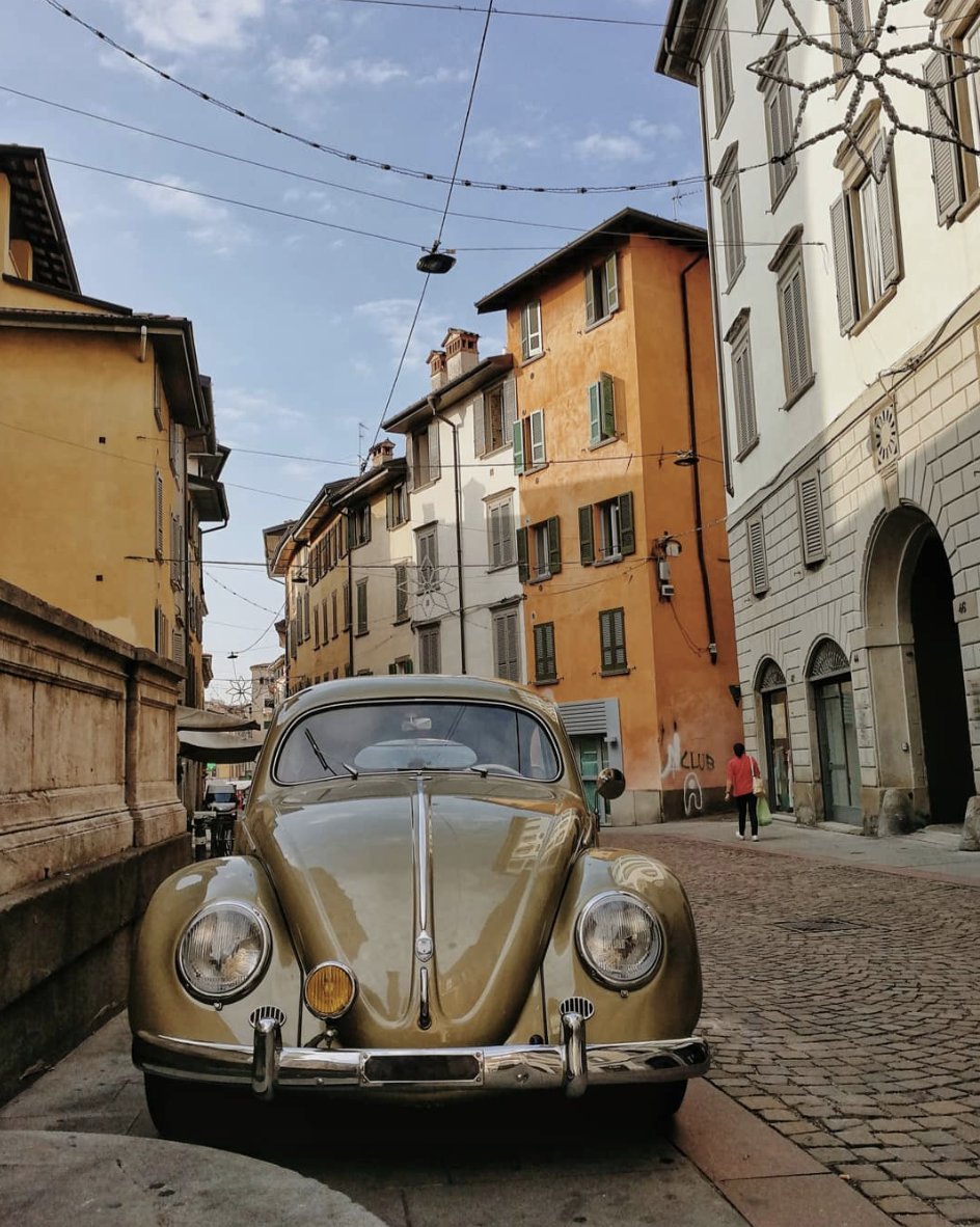 Get lost in the streets of Upper Bergamo, you will feel like you are living in another era!💖🚘

📍 Città Alta
📷 @i.am.balazs

#visitbergamo #bergamojustamazing #inlombardia