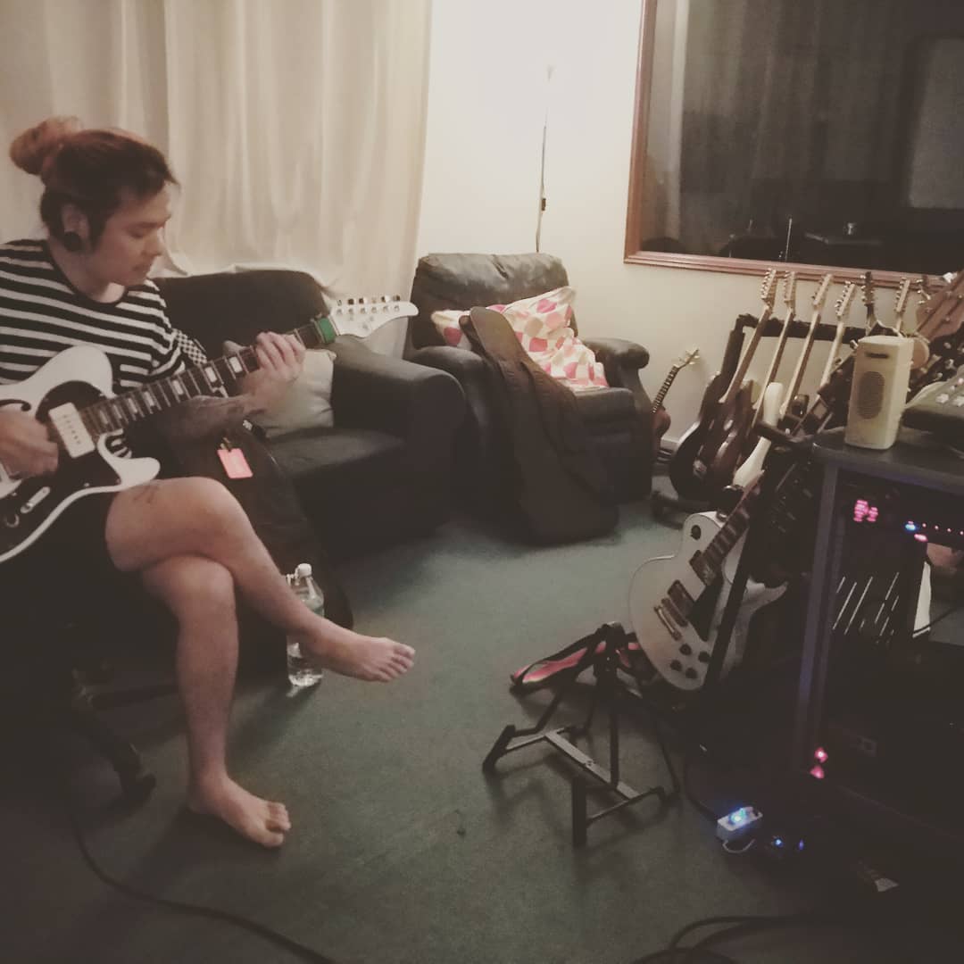 Mixboy2105's tweet photo. Recording rhythm guitars with @darrenahm for @ahmband #newsingle
#studio2105 #recordingstudio @the_guitar_hospital @orangeamplifiers #brenthindsterror @beyerdynamic #m160 @audiotechnicasea #atm650 @davidlaboga #DLperfection @jimdunlopusa #mxrcaelinedriver @korgofficial #dtr2000 https://t.co/1UP8PwssOU