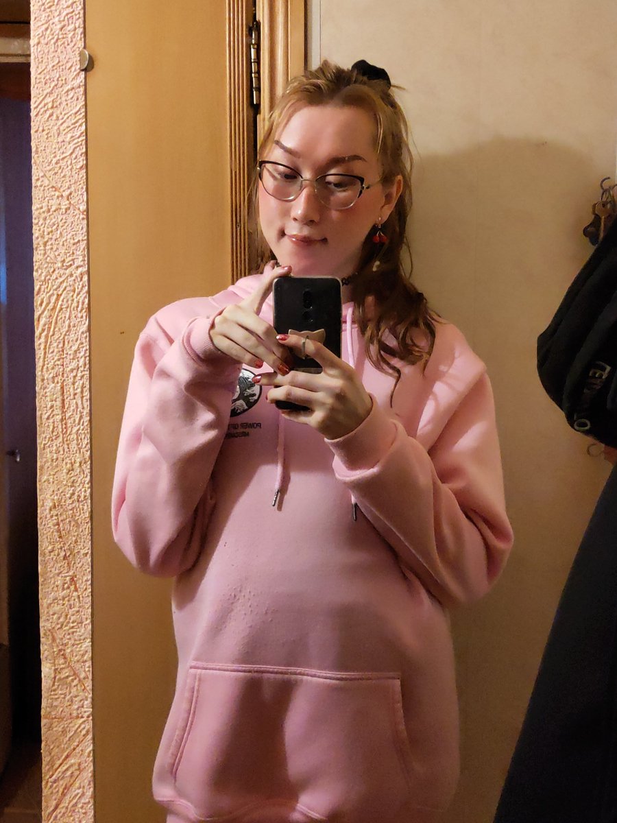 vorkera_x's tweet photo. hello I am the mom of the group and also the hoe of the group at the same time
#TransIsBeautiful #cute #dumbass #okmaybenot #bimbo https://t.co/8gzvIwy6QD