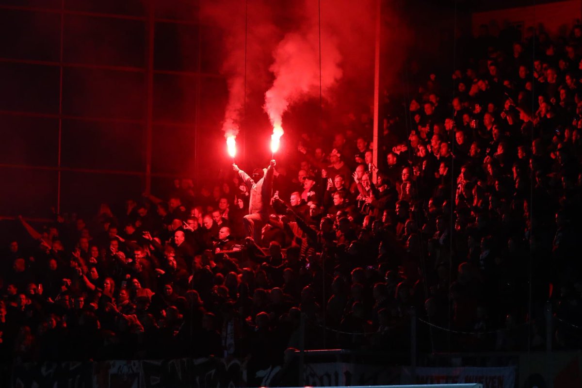 SV_BF16's tweet photo. 😁🖕🏻 #EMMvvv https://t.co/cjlFKF6MaX