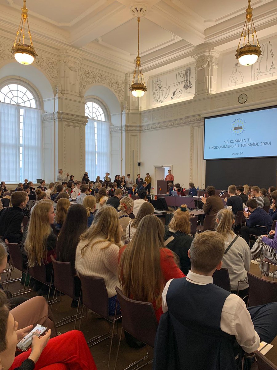 Wauw! Young people these days ... So impressive, such energy, deeply engaged in democracy and society #ueut20 <a href="/folketinget/">Folketinget</a>. You made my day! <a href="/EUoplysningen/">Folketingets EU-Oplysning</a> #eudk #ficungdom @EPiDanmark