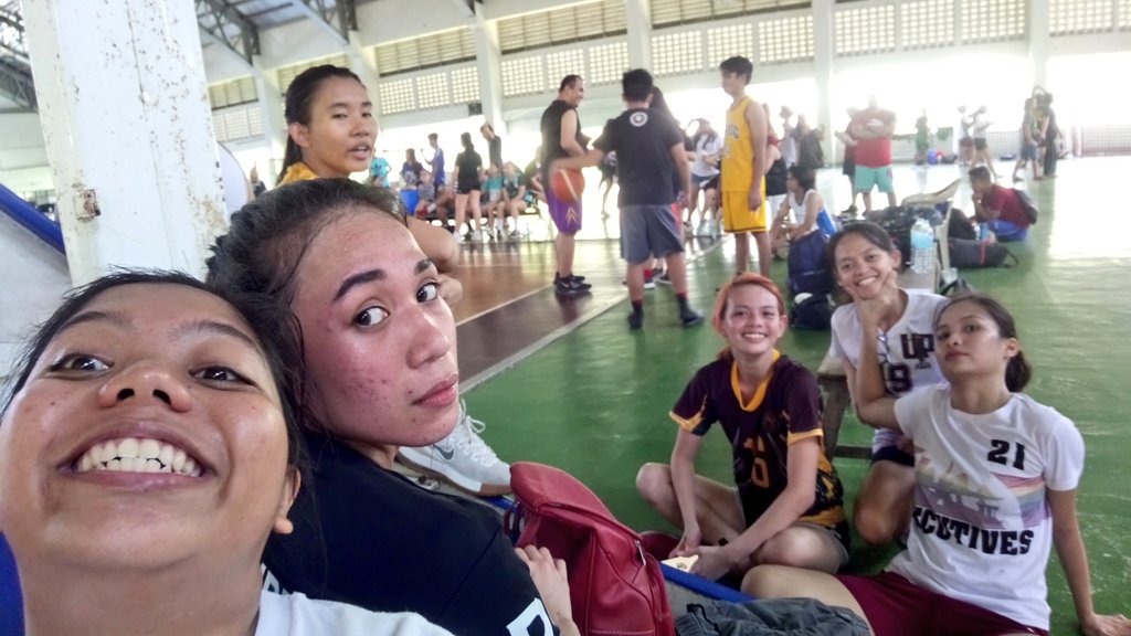 mehroxy's tweet photo. Wazzap mga baklaaaaa @Alyylaine di matag ampokra #ENGMEET2020
 @engmeet2020 https://t.co/CnG45LquUv