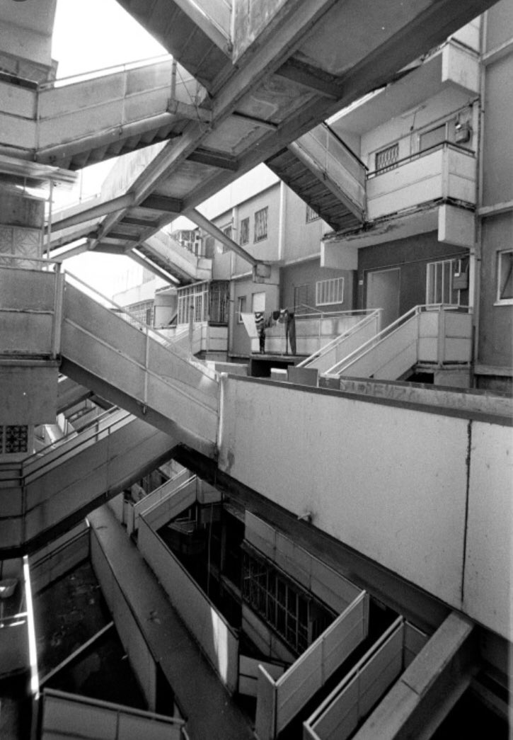 Cuervo3's tweet photo. The La Vele (Sails) de Scampia project originally consisted of 5 tower blocks, 3 have already been demolished. The buildings were infamous for being the heart of Italy`s drug trade since the early eighties. #Gamorra #Naples #Brutalism 🇮🇪 https://t.co/fK1SWLUSVe