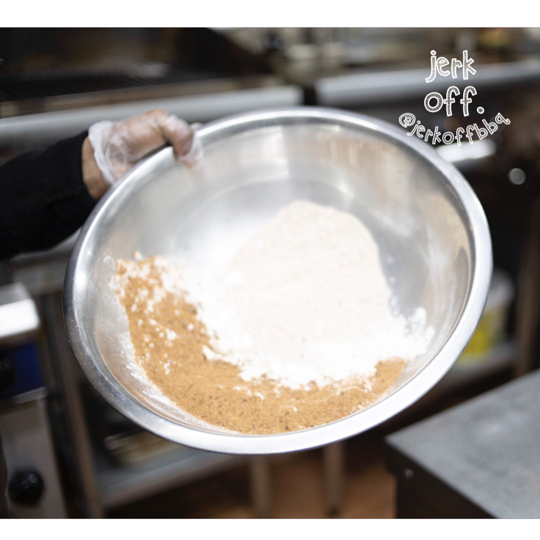MaubyBrockley's tweet image. Swipe left* Process: our fried jerk chicken burger 🍔 #jerkoffbbq 🔥🌶
#cookingprocess #cooking #foodies #realfood #westindian #spices
