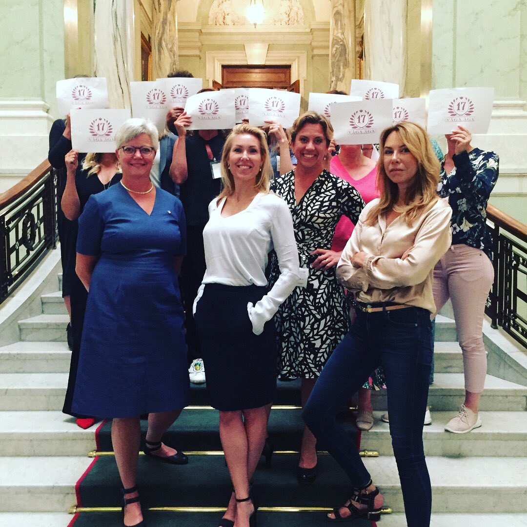 Idag internationella kvinnodagen är det 2 år sen vi drog i gång 17 nätverket. 

Ett nätverk vars syfte är att få fler kvinnor att bli entreprenörer och framförallt få fler kvinnor att bygga riktigt stora bolag.
Med stora bolag får du makt coh med makt kan du förändra världen