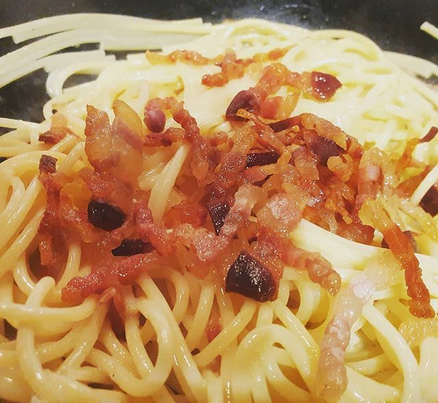 ValePacini74's tweet photo. .... e  niente, se sorridi ogni volta che ti viene in mente è la carbonara.
(Cit.)
.
#gelatomyway #food #foods #foodie #foodpics #foodblogger #foodporn #carb #carboidrati #carbonara #primopiatto #roma #romano #romanita #bontà #verygood #eccellenzeitaliane #tipico #gusto #gua… https://t.co/iudgmipbCX