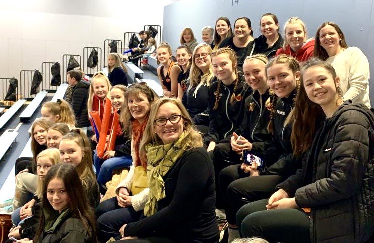 FIREFLYSNC's tweet photo. Woohoo!! Lots of Fareham Fireflys at @WPBlades Charity Showcase Match!! Looking forward to a brilliant netball match!! #weLOVEnetball #netballfriends #FFNC 🧡🖤❤️💙 https://t.co/LGCJIferv7