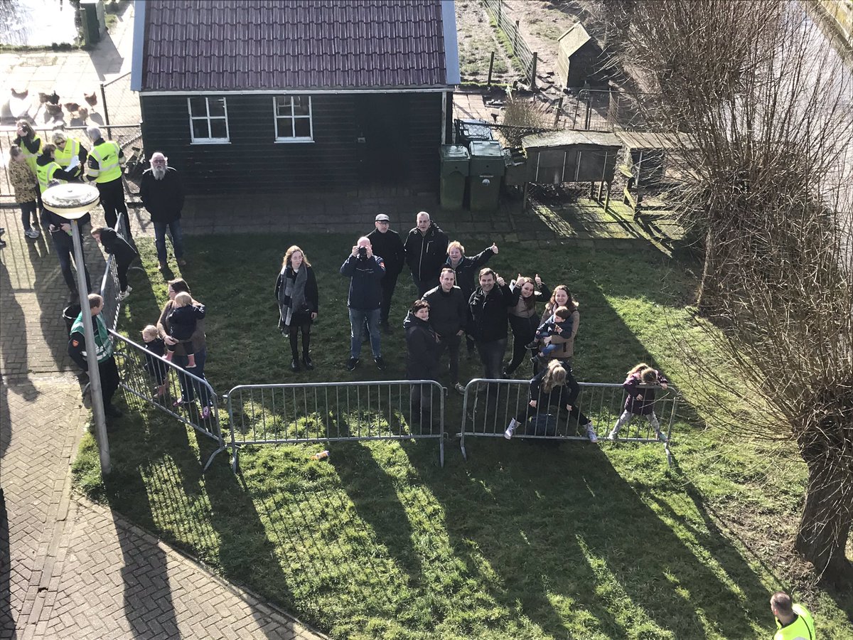 VanEgters's tweet photo. De @ABWCFriesland vlag wappert in de wind tijdens de vaardigheidstest in Stiens waar de “Feanster Fjoerfretters” @Groep1Hveen tweede werden. https://t.co/Rf8547T4T8