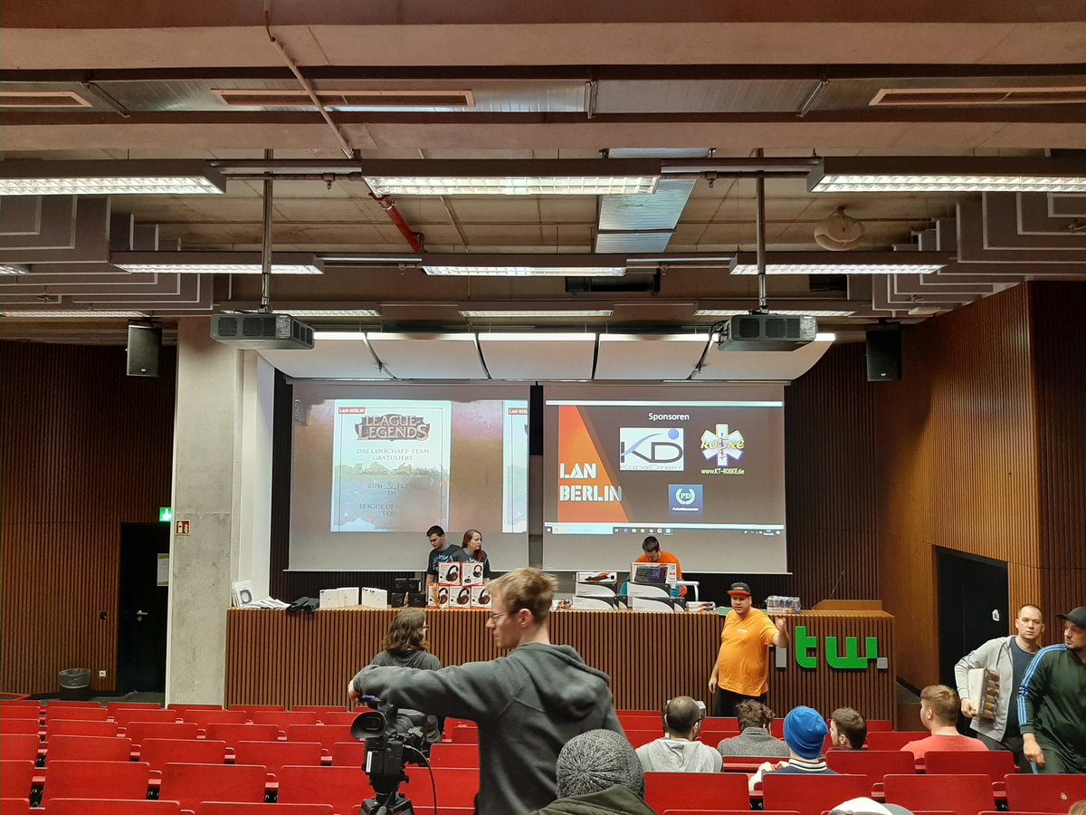 berlinesports's tweet photo. Siegerehrung steht an!
https://t.co/SGrzsYe2ff
#LANBerlin #LANschaft28 https://t.co/hbQu1yv8la