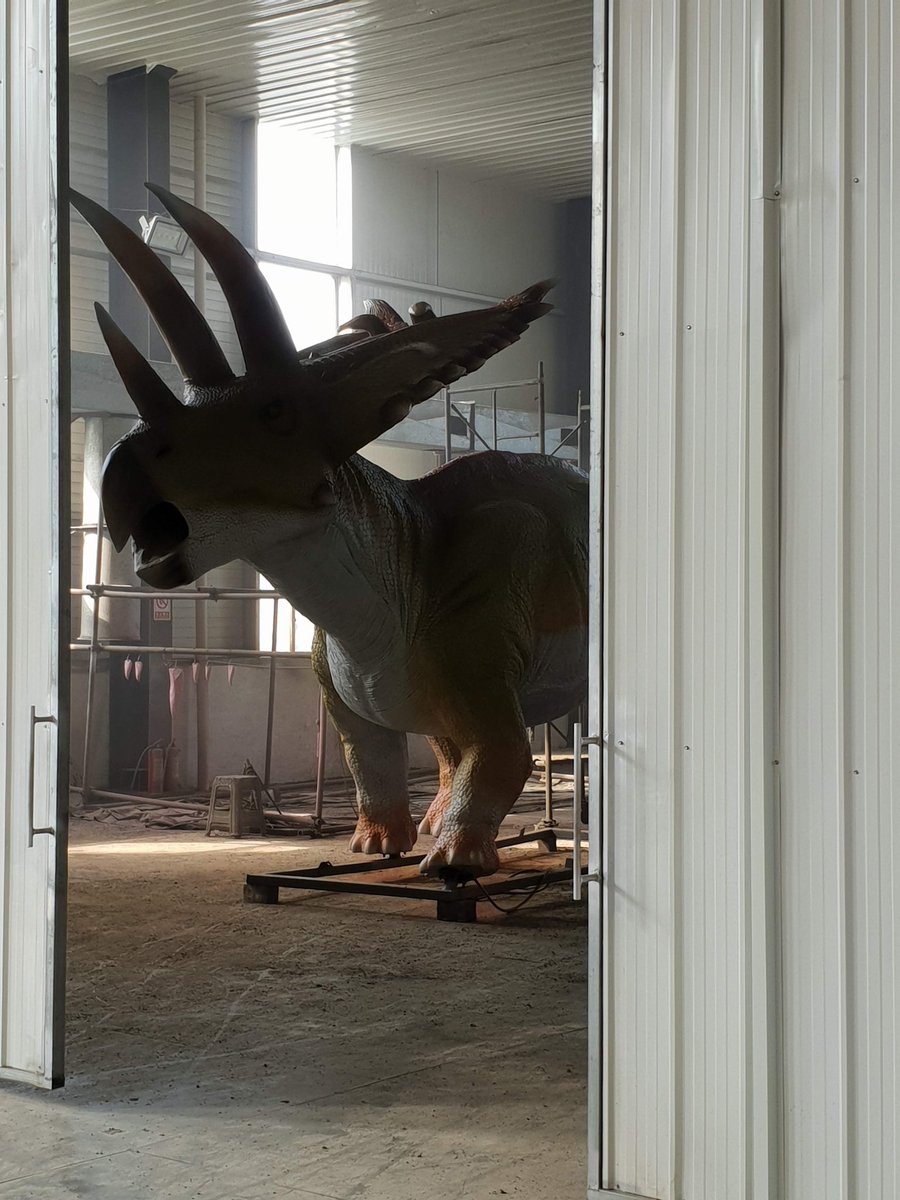 TetZoo's tweet photo. In January 2019, I worked in Zigong, China on the construction of life-sized #dinosaur models. It was great fun. My colleague Shirley features in some of the photos here. We're wearing masks because of the paint. https://t.co/s5znvjgXtM
