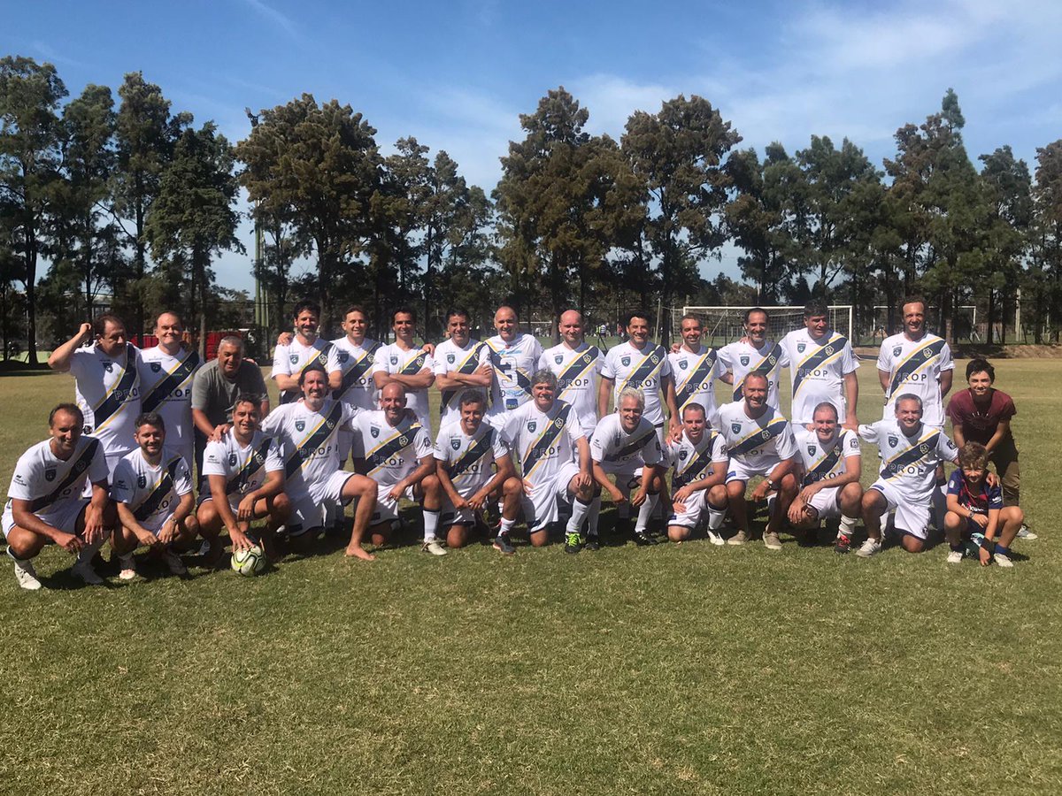 SpfGalaxy's tweet photo. Plantel principial de @SpfGalaxy que logro el triunfo en el amistoso inaugural contra @ChicagoFire_SPF .
Solo una muestra del nivel que nos esperan para este 2020. Este plantel está en el debe con la premisa #masasadosquetriunfos, estamos 0-1 en ese partido.
@PapifutbolSemi https://t.co/oXKd2FZ2EO
