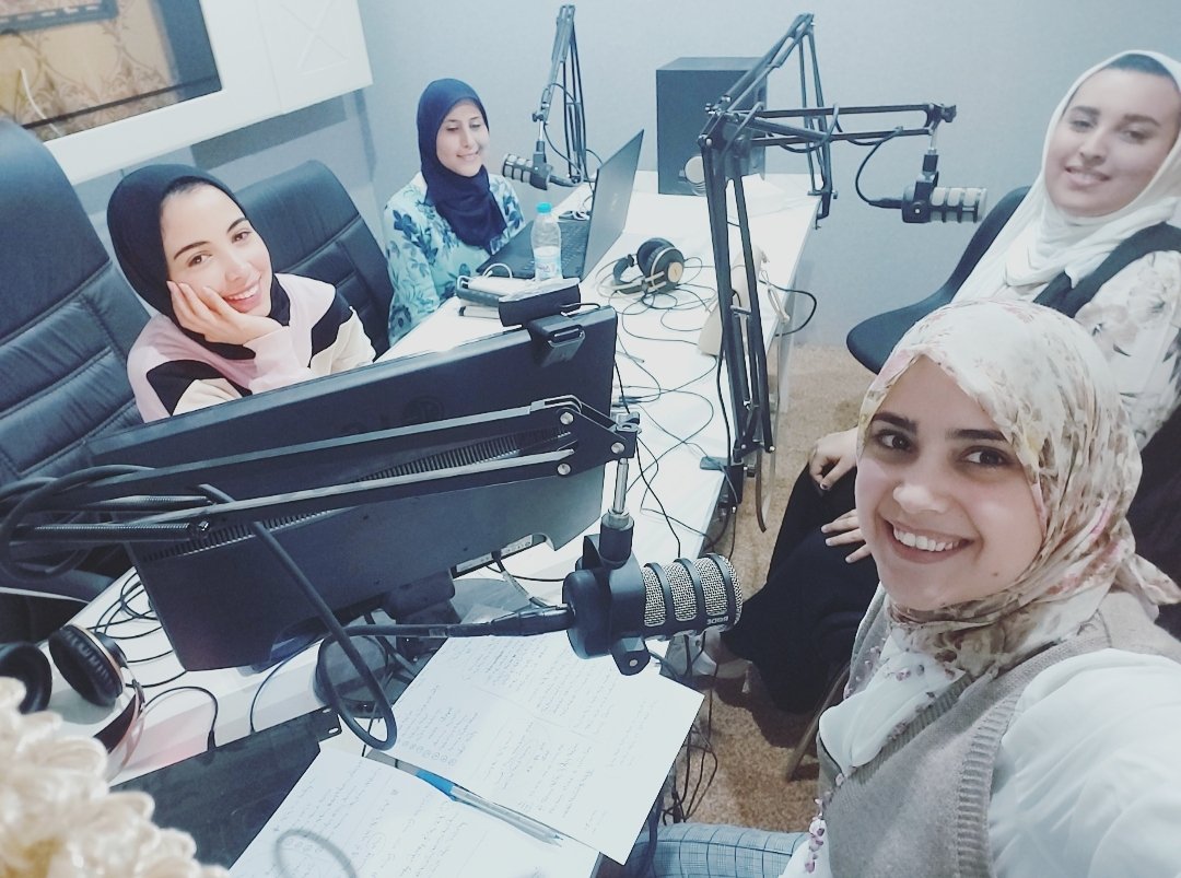 selima15's tweet photo. لاول مرة من اي تجربة مذاق خاص
اول مقابلة ليا في الراديو 😉 في قناة دو اف ام 100.7 مع مريم المسماري حكينا فيها على المؤتمر العالمي  ICEEIT و على يوم المرأة العالمي
❤
@TatweerResearch https://t.co/GoKLNr9N9o