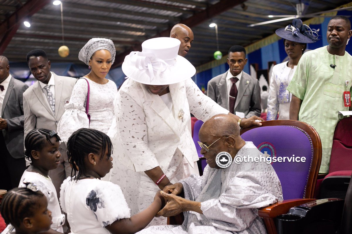 TheHGService's tweet photo. Moments from the thanksgiving of the Adeboye’s family just after the prayers by Baba Abiona. Praised be the name of the Lord!
Day 4
March Special Holy Ghost Service
#EAA78
#LetThereBeLight3 https://t.co/Y9E7ZlxVCS