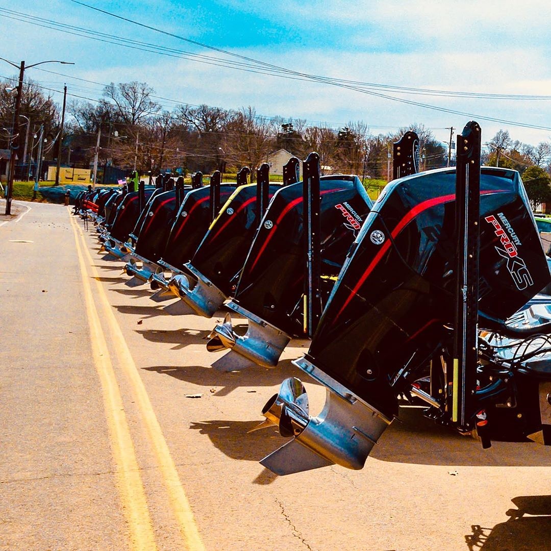 Put Pro XS on the back and you'll have smiles for miles .
#extrememarine #onemarineshop #mercury #uae #abudhabi #dubai #sharjah #ajman #rak #umq #fujerah #khorfakkan #gcc #300proxs #mercuryv8 #mercuryproteam #goboldly #proxs