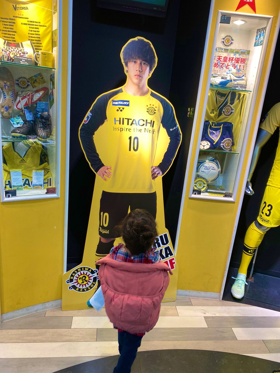 かなお Jリーグファミリー Twitter ನಲ ಲ 4才の娘と Kamo柏店でデート レイソルのシュシュを買ってもらって 大満足の様子 帰り際に 江坂の等身大パネルを見た娘が あたし えさかが だーいすきっ いつの間にか すっかりレイソル女子 かなお Jリーグファミリー Twitter ನಲ ಲ 4才の娘と Kamo柏店でデート レイソルのシュシュを買ってもらって 大満足の様子 帰り際に 江坂の等身大パネルを見た娘が あたし えさかが だーいすきっ いつの間にか すっかりレイソル女子