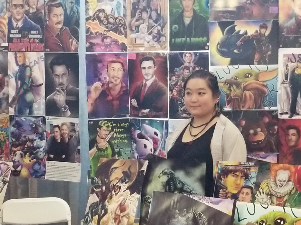 BanaNanaPodcast's tweet photo. Saturday at BransoCon. Cool vendors, variety of activities, great guests, and friendly staff. This con was packed today. Deadpools and elbows.
#BransonCon
#BransonCon2020
#BanaNanaPodcast https://t.co/8pa00bX0D2