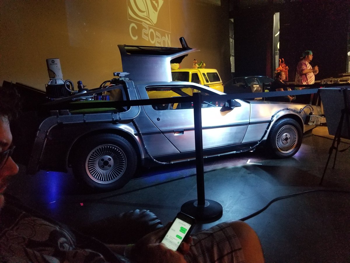 BanaNanaPodcast's tweet photo. Saturday at BransoCon. Cool vendors, variety of activities, great guests, and friendly staff. This con was packed today. Deadpools and elbows.
#BransonCon
#BransonCon2020
#BanaNanaPodcast https://t.co/8pa00bX0D2