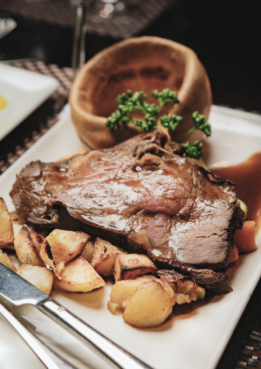 SUNDAYS at Barolo Grill!! 😀

Just think about it...roasted sirloin of beef, Yorkshire pudding, duck fat roast potatoes, honey roasted vegetables and a rich red wine jus. Mouth watering yet? 😋

Available from 12pm - 7pm today.