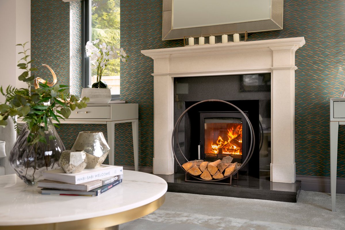 Hailwood Place is refined to an exceptional standard. This private-gated community of six luxury residences has world-class sports and leisure facilities and international transport links on its doorstep. Call 01892 277 088 to view soo.nr/BJCn 🛋🏡 #brookworthhomes