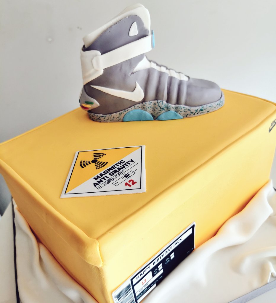 Lavishcupcakes's tweet photo. #Nikemag #Nike #nikecake #sculptedshoe #alledible https://t.co/V00yrSdTew