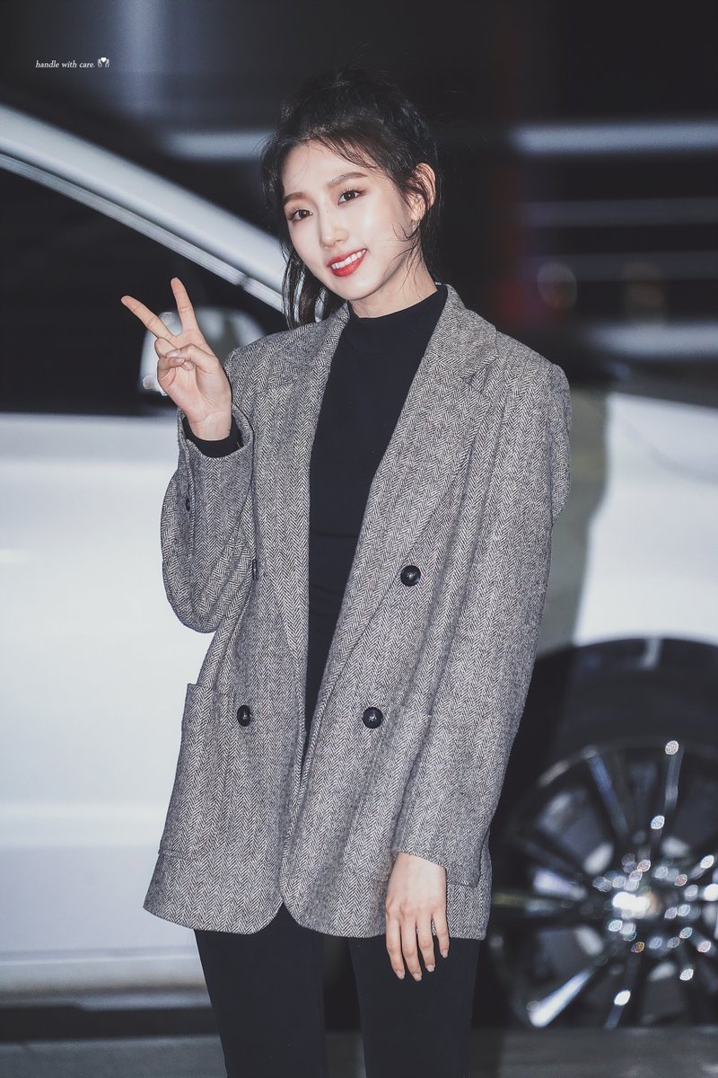 FragileLVLZ's tweet photo. 200119 ICN

#Lovelyz #Yein #러블리즈 #정예인 #예인 https://t.co/9eBhjOruXt