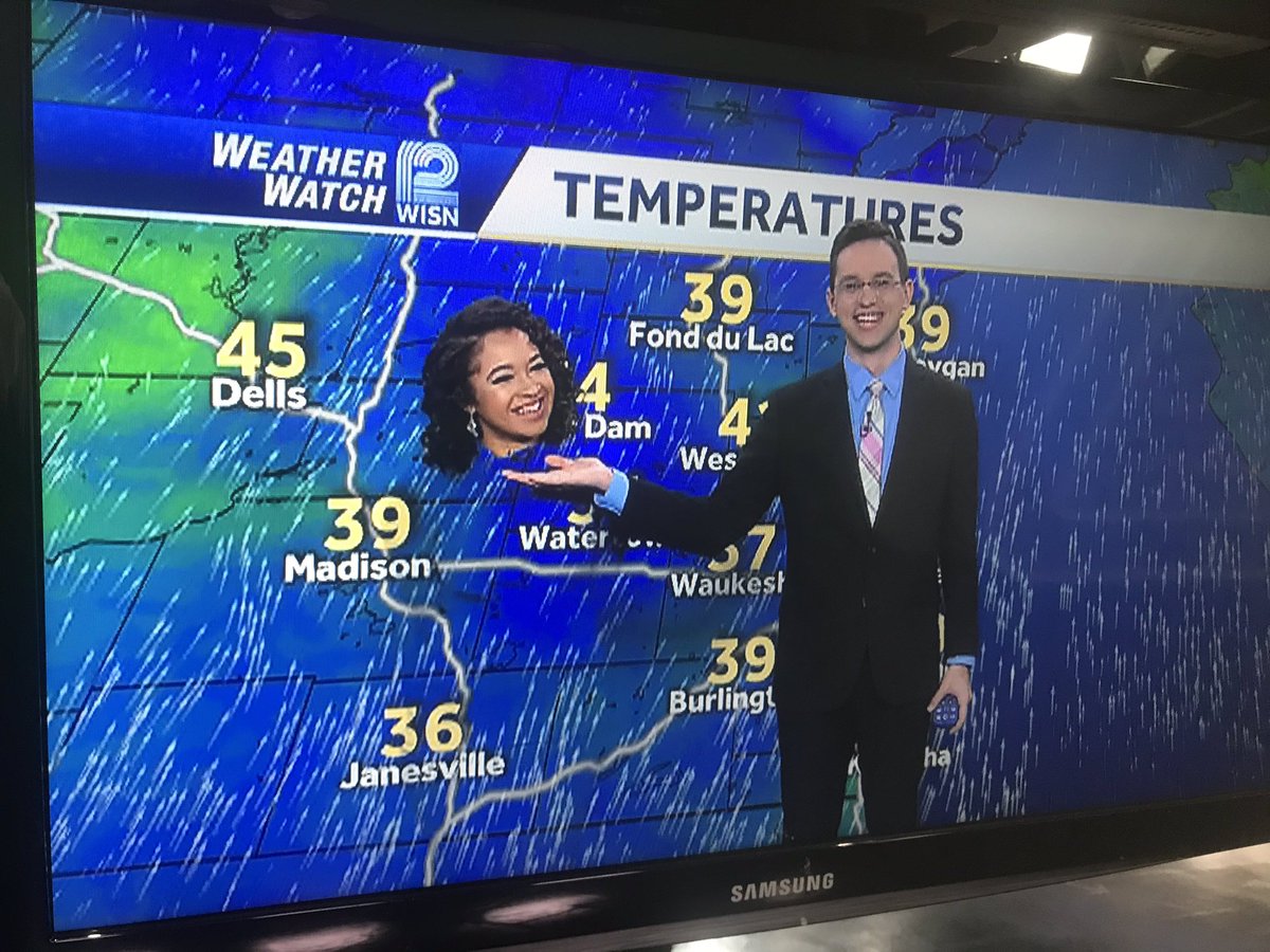 CherneyAmharaTV's tweet image. And this is why our #WeatherWatch12 team doesn’t wear green! Floating head with @Chris_WISN #GreenScreenproblems @SeversonSally @LindseySlaterTV @Mark_Baden @MarkMcGinniswx