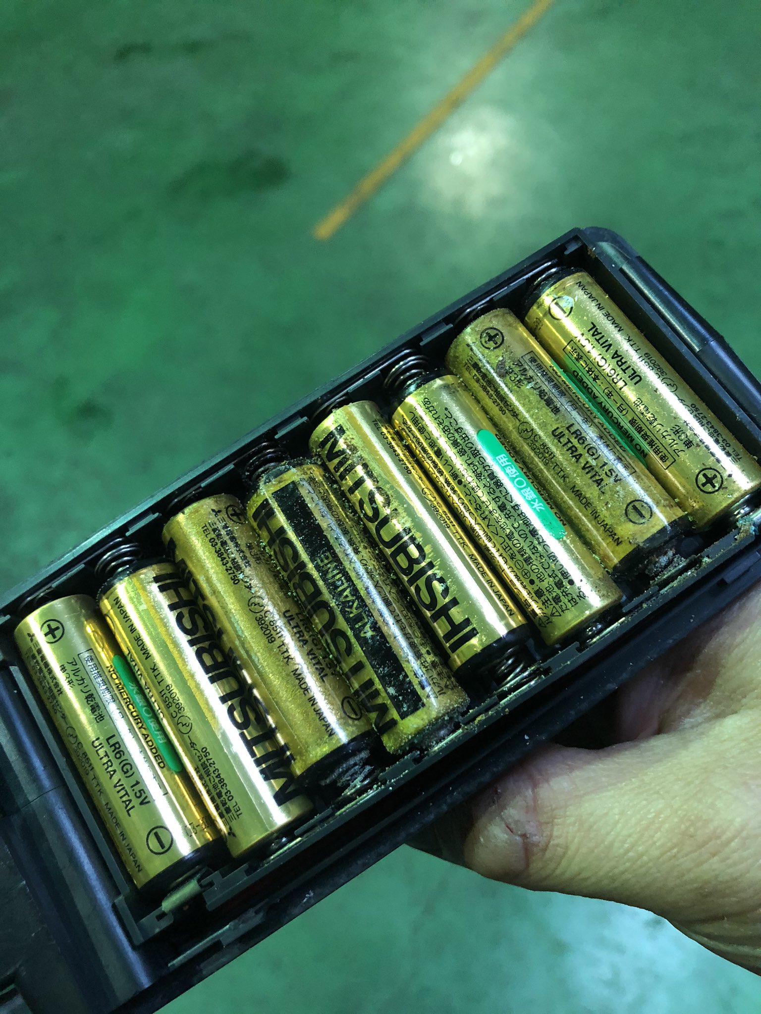 神威 かむい きょの やっちまった プロポの電池23年入れっぱなしだった 液漏れェ T Co L1aaec44il Twitter