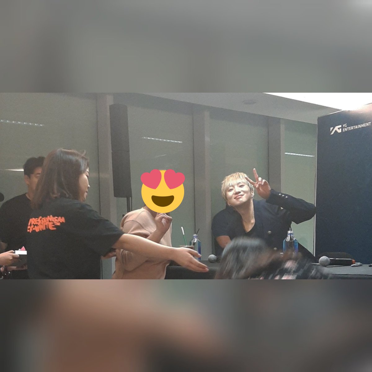_inseo4winner_'s tweet photo. Treasured moment with the boys. 🥰 I'm so speechless that night that I regret not saying much. 😭 First time to attend fansign event and it's so surreal. They look so unreal. 😍💙💙💙💙

#Winner #Winner3rdMiniAlbum #WinnerFansigninManila #lateupload📸 https://t.co/O7LzPZaUYo