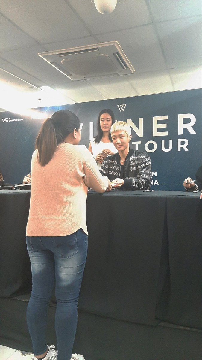 _inseo4winner_'s tweet photo. Treasured moment with the boys. 🥰 I'm so speechless that night that I regret not saying much. 😭 First time to attend fansign event and it's so surreal. They look so unreal. 😍💙💙💙💙

#Winner #Winner3rdMiniAlbum #WinnerFansigninManila #lateupload📸 https://t.co/O7LzPZaUYo