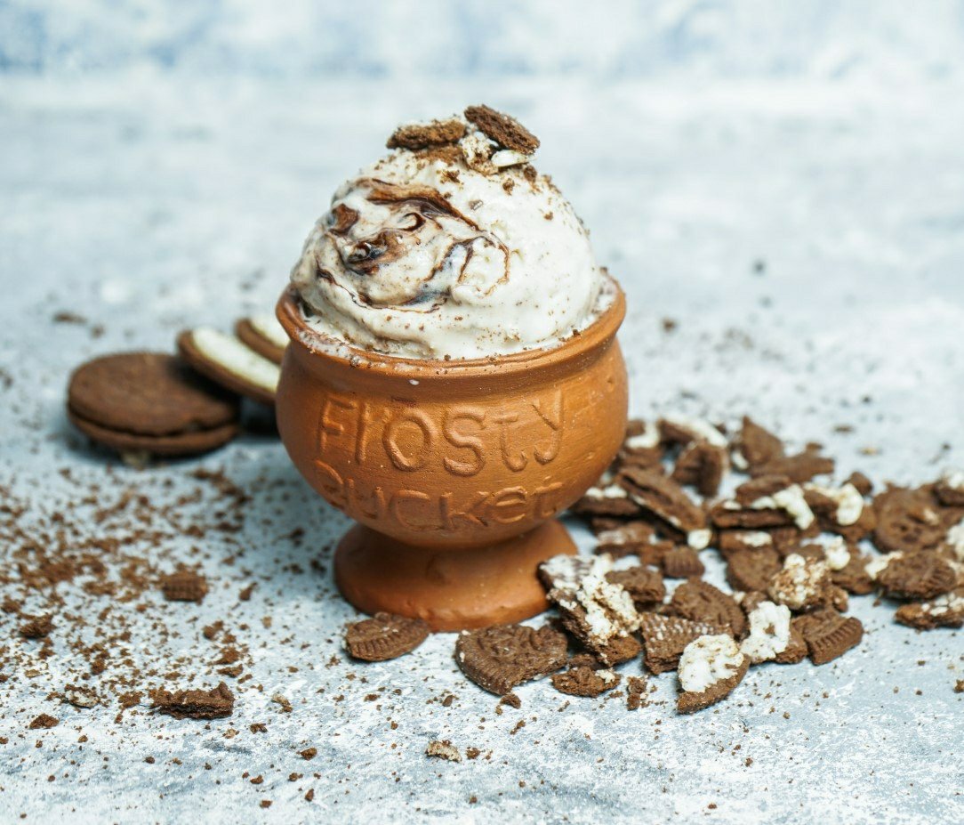 FrostyBucketIN's tweet photo. Time to treat lovely ladies around us... #HappyWomensDay
Proud to be founded by #women
Today's #Frostasy - Vilayati Oreo
Order on:
https://t.co/Lq3VOXDGt2
https://t.co/ihdu58FeG1
#EssenceFree #Handcrafted #IceCreams
#Coolhad #Frostories #FrostyBucket
#Oreo #OreoIceCream https://t.co/nsQFWsIV3B
