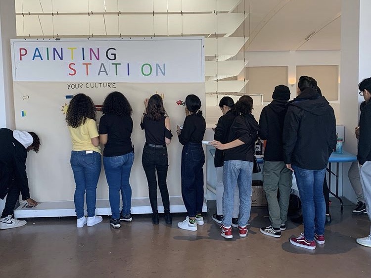 QueensMuseum's tweet photo. We had a great time at Saturday's Cultural Exchange Party for #TeenArtsWeek! Thanks to our #QueensTeens Event Council for organizing a fabulous party of fun with dancing, artmaking, and food! 😎 https://t.co/df1tAmuv1l