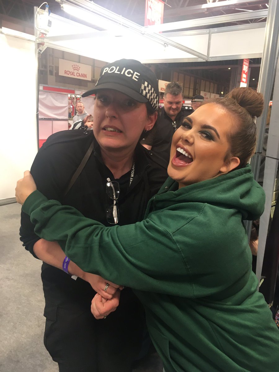 This week my wife has been working with <a href="/WMPDogs/">WMP Dog Unit</a> <a href="/Crufts/">Crufts</a>. Emma is working towards her masters degree and needs participants to take part in her survey studying house training. If you have 5 minutes please take the time to complete it. Thanks all. 🙏👍🏻
bit.ly/38wRdNX