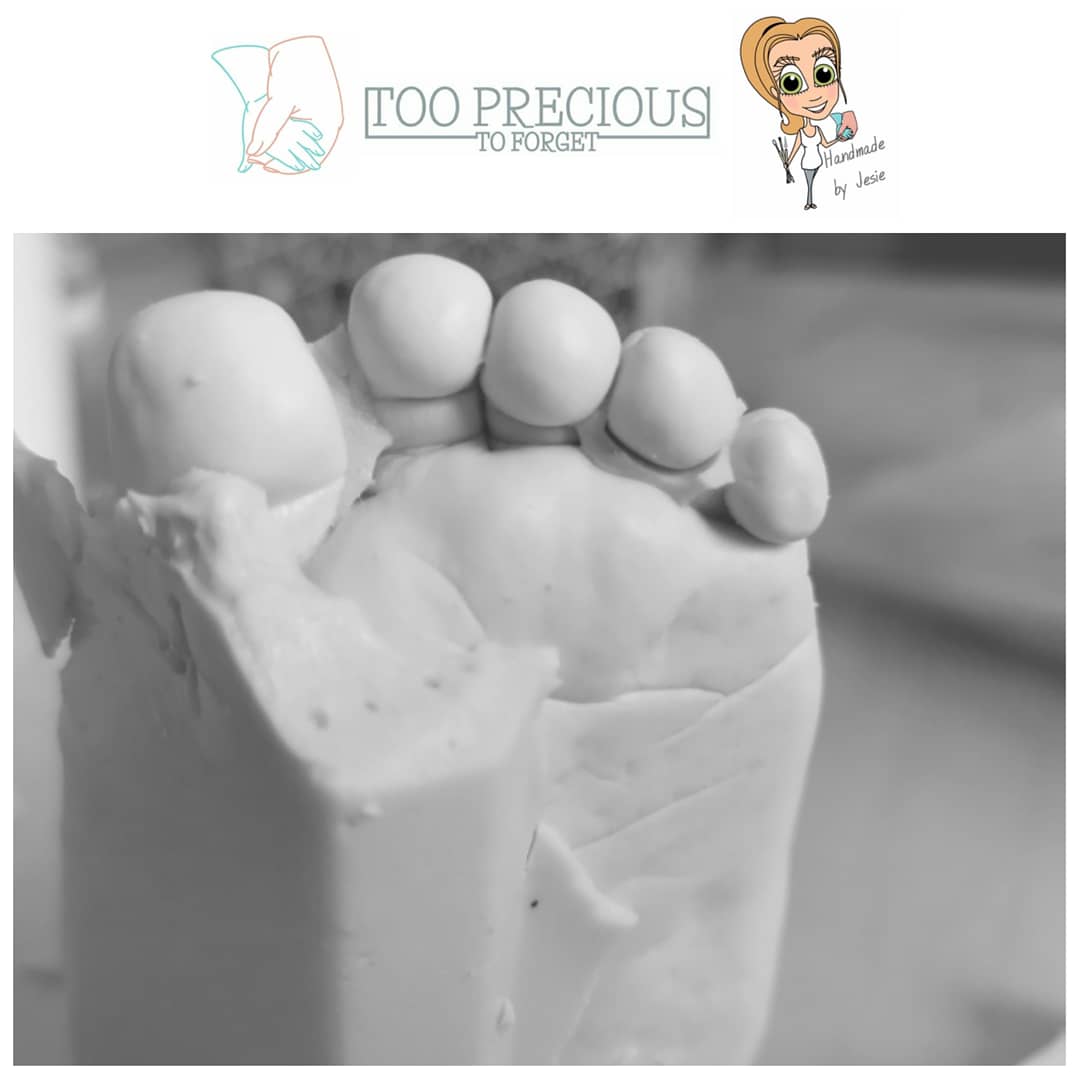 HandmadeByJesie's tweet photo. Meet Tommy, aged just 12 weeks.
Perfect in every way!

#sneakpeek #breakingoutofthemould #workinprogress #tooprecioustoforget #handmade #lifecasting #footcast #baby #babyboy #mummyandme #Wiltshire #melksham #art #sculpture https://t.co/oYMbbkGErV