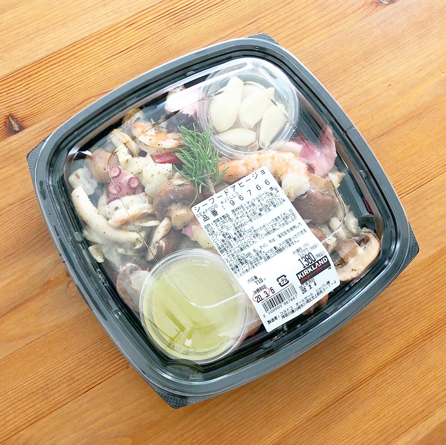 Tastytime テイスティータイム コストコのシーフードアヒージョ 1 380円 税込 710g おすすめ度 自宅で アヒージョが楽しめるセットです オリーブオイルにローズマリーとニンニクをいれて 具材を入れて約10分加熱するだけで出来上がります