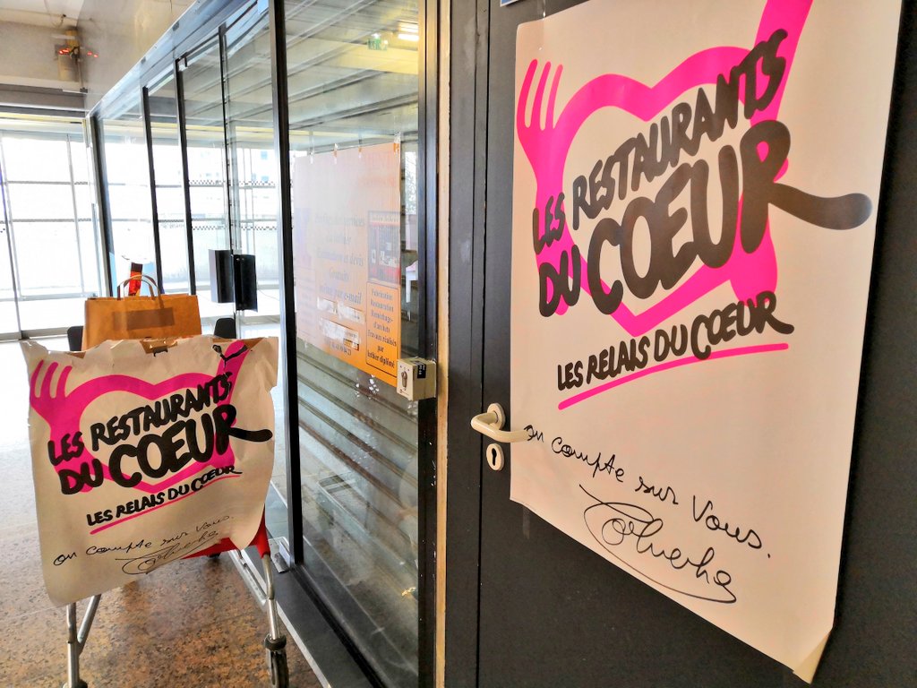 Bastwins's tweet photo. "Aujourd'hui, on n'a plus le droit, ni d'avoir faim, ni d'avoir froid." Et pourtant... Avec mes filles pour participer à la grande collecte des @restosducoeur et (continuer à) leur apprendre que dans la vie, il faut donner pour recevoir ♥️ #OnCompteSurVous #WERestos #Solidarité https://t.co/Mhge3OolTj