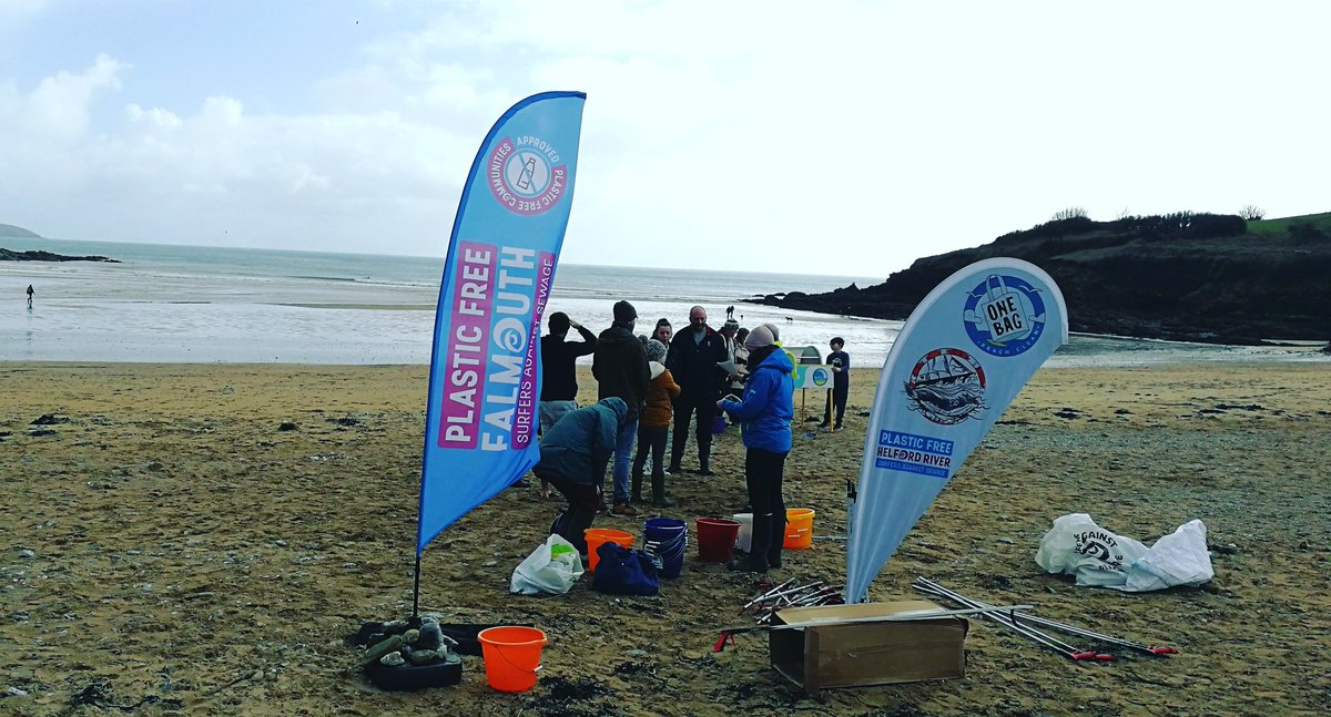 terrace_gallery's tweet photo. Just time for a quick beach clean this morning before we open at midday...

@plasticfreefal1
#beachclean #keepcornwallclean
#seaplastic 
#everylittlebithelps
#smallgallery
#penryn
#Cornwall https://t.co/vY2teg2NcO