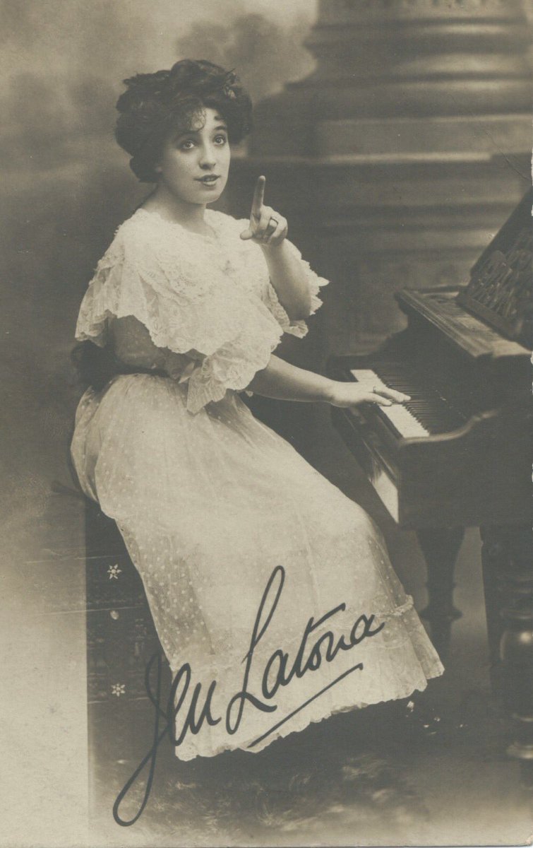 monomaniablogs's tweet photo. Celebrating women in the music hall on International Women’s Day - the famous and the not so famous #IWD2020 @musichallsoc @EEWomensMuseum @BloodyDifficult https://t.co/3hgpqvNwf0