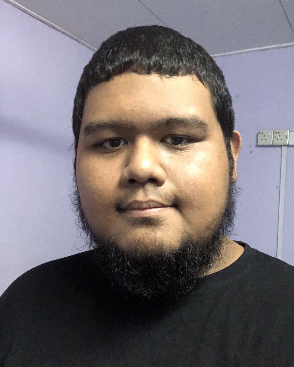 aimansalim_'s tweet photo. The face                          The crush https://t.co/pbr81k2WHl