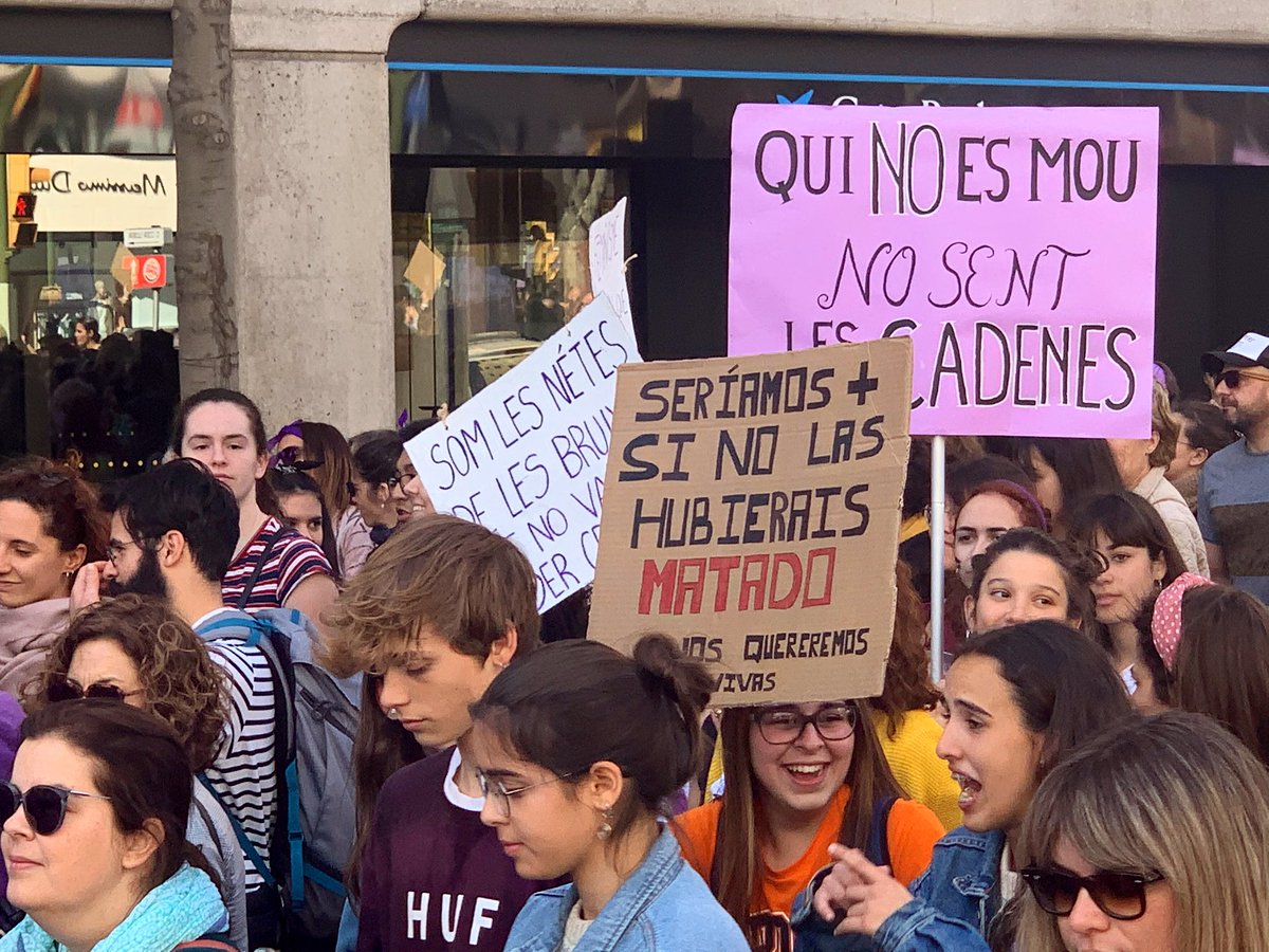 F_Armengol's tweet photo. Una vegada més, sortim al carrer per dir basta. Per cridar alt i clar que ens volem vives, lliures i iguals. Aquesta lluita ens interpel•la a totes i tots, cada dia, a tots els àmbits. Fem d’aquest clam global un moviment cada dia més imparable. Orgullosament feminista! 💜 #8M https://t.co/OEvZDPRttn
