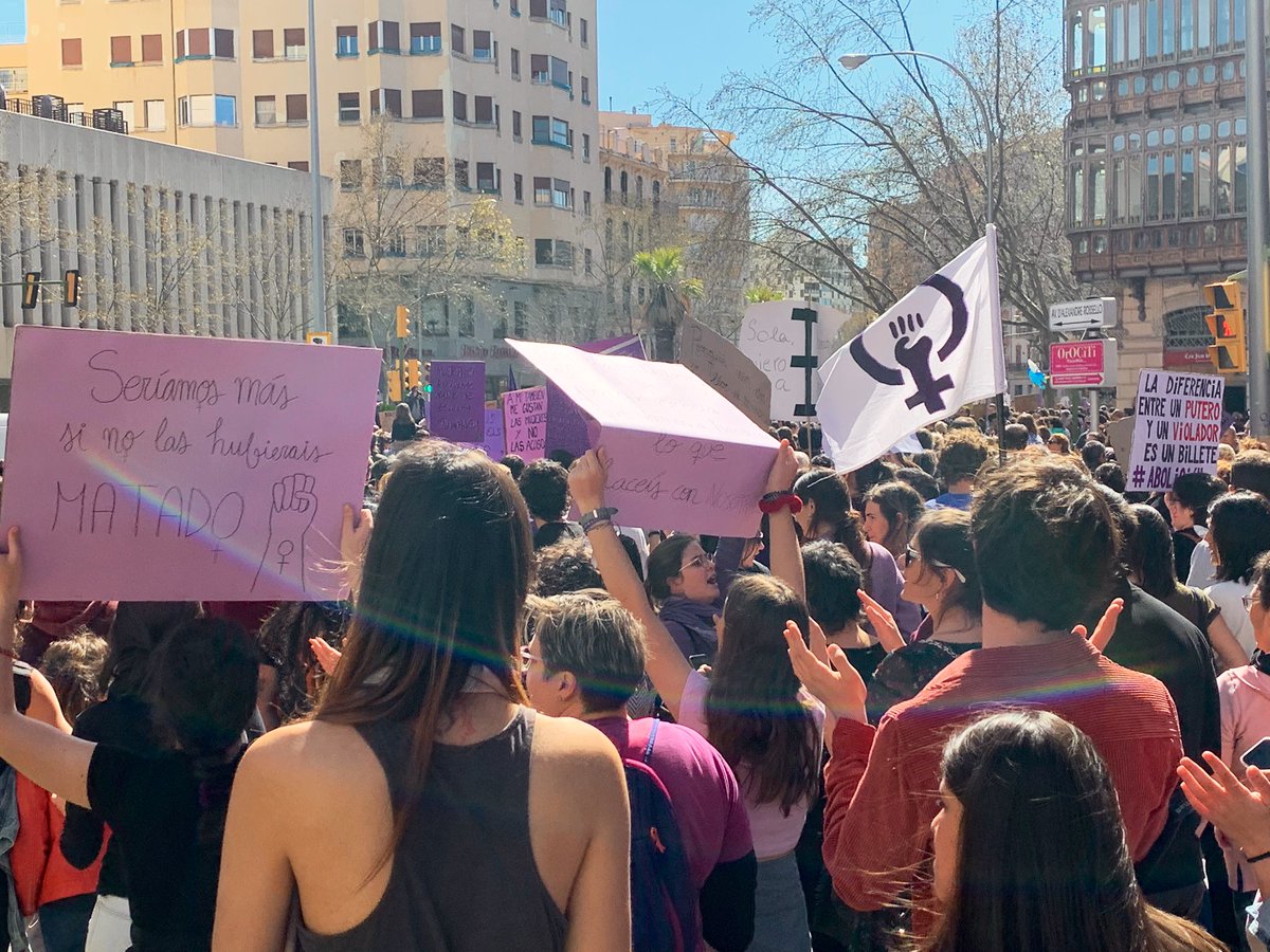 F_Armengol's tweet photo. Una vegada més, sortim al carrer per dir basta. Per cridar alt i clar que ens volem vives, lliures i iguals. Aquesta lluita ens interpel•la a totes i tots, cada dia, a tots els àmbits. Fem d’aquest clam global un moviment cada dia més imparable. Orgullosament feminista! 💜 #8M https://t.co/OEvZDPRttn
