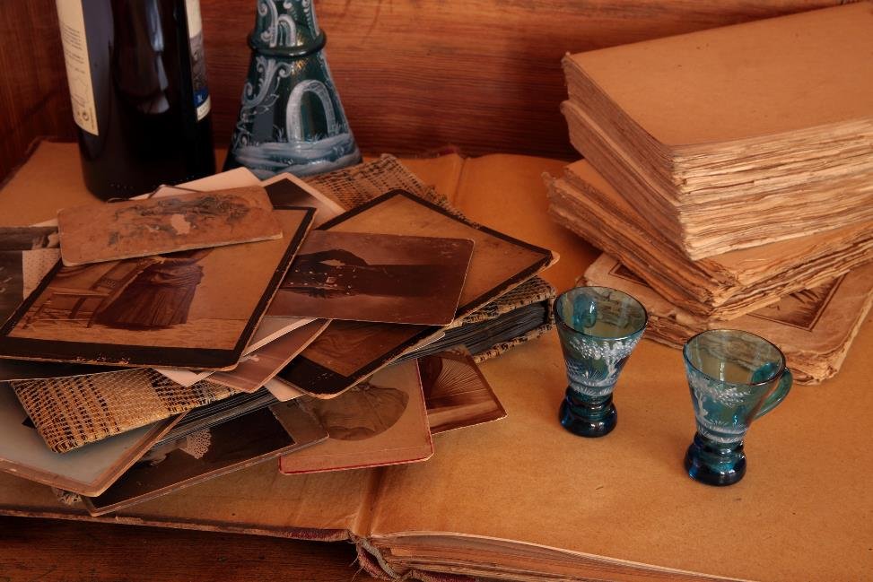 StorageZone1's tweet image. Preserve your family's history for years to come with these storage tips. #photostorage #storagetips ow.ly/K5IS30qlAB2