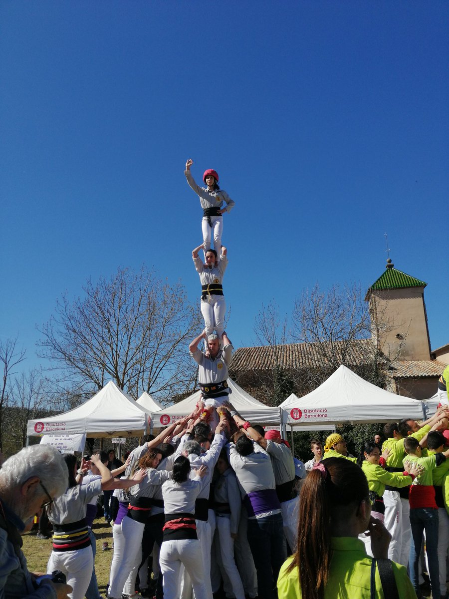Després de un pilar de 4 d'entrada, hem fet 2id3d6 a l'actuació a la fira de l'arbre i la natura de Muntanyola.